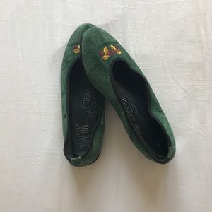 Green Slip On Flats with Cute Flower Embroidery